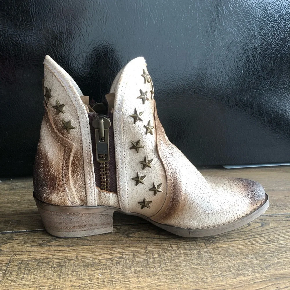 Circle G Ankle Booties - Picture 4 of 12